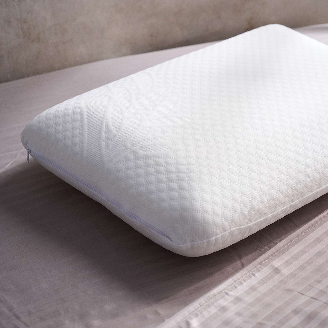 Almohada Plumax Classic Plana con diseño ortopédico, que ofrece soporte firme y confortable para un descanso reparador.