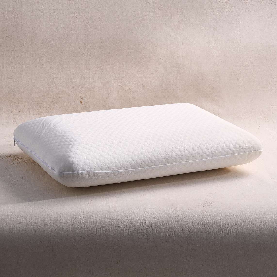 Almohada ortopédica Plumax Classic Plana, diseñada para alinear la columna vertebral y aliviar dolores de cuello y espalda.