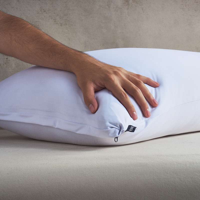 Almohada Plumax Sensación Fría, ideal para un descanso fresco y confortable, perfecta para noches calurosas.